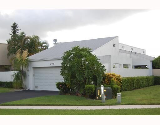 Property Photo: 905 NW 22nd Avenue FL 33445