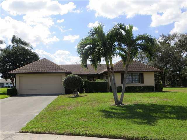 Property Photo: 10451 N Greentrail Drive FL 33436