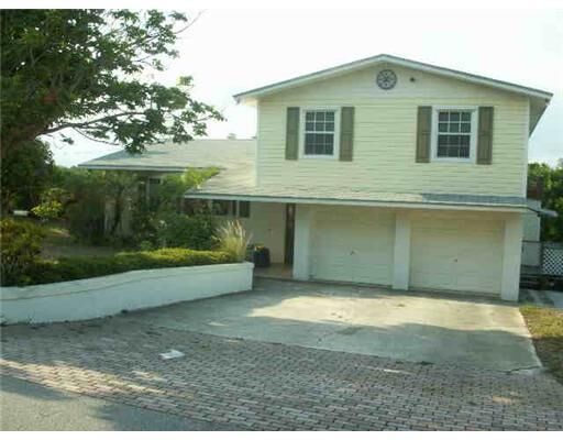 Property Photo: 1913 NE Lake Place FL 34957