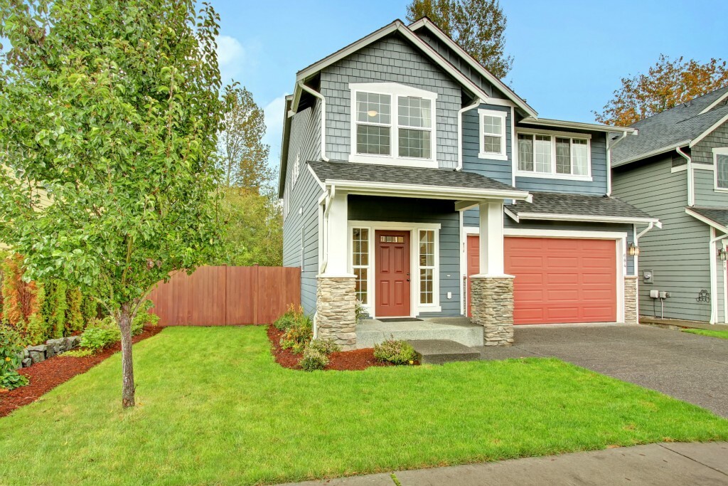 Property Photo:  684 Ilwaco Place NE  WA 98059 