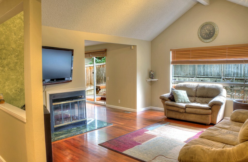 Property Photo:  104 Bremerton Place NE  WA 98059 