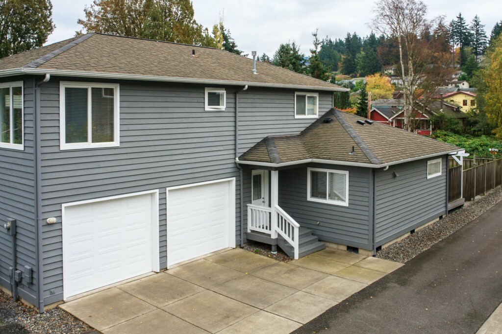 Property Photo:  419 Wilson Ave  WA 98225 