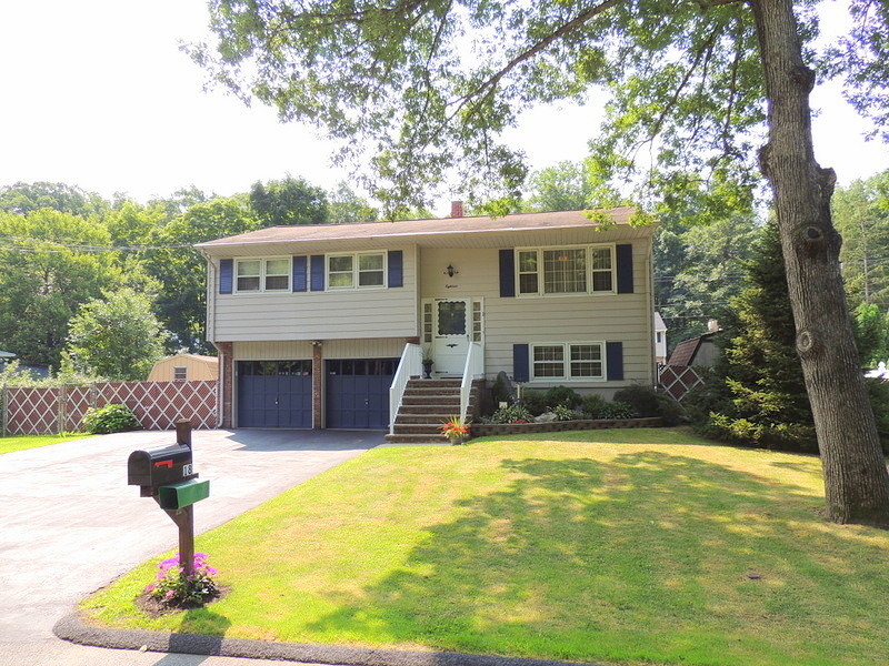 18 Hermanne Dr  Mount Olive Twp. NJ 07836 photo