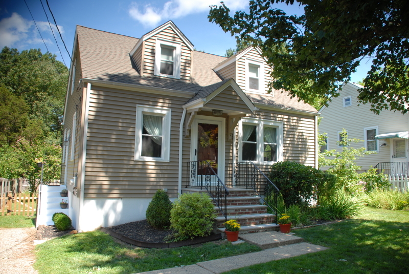 Property Photo:  38 Woodlawn Dr  NJ 07928 