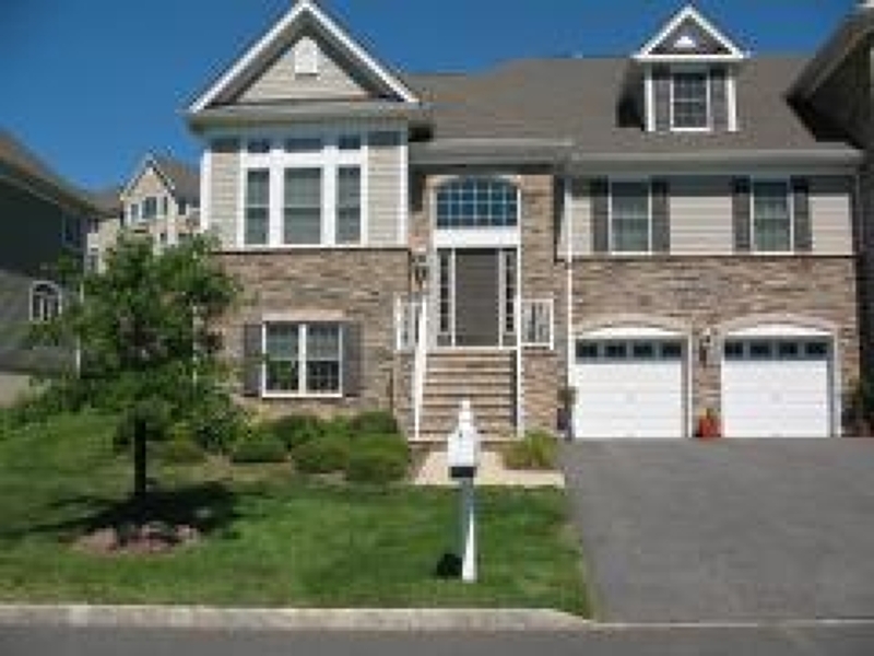 Property Photo:  23 Baxter Ln  NJ 07052 