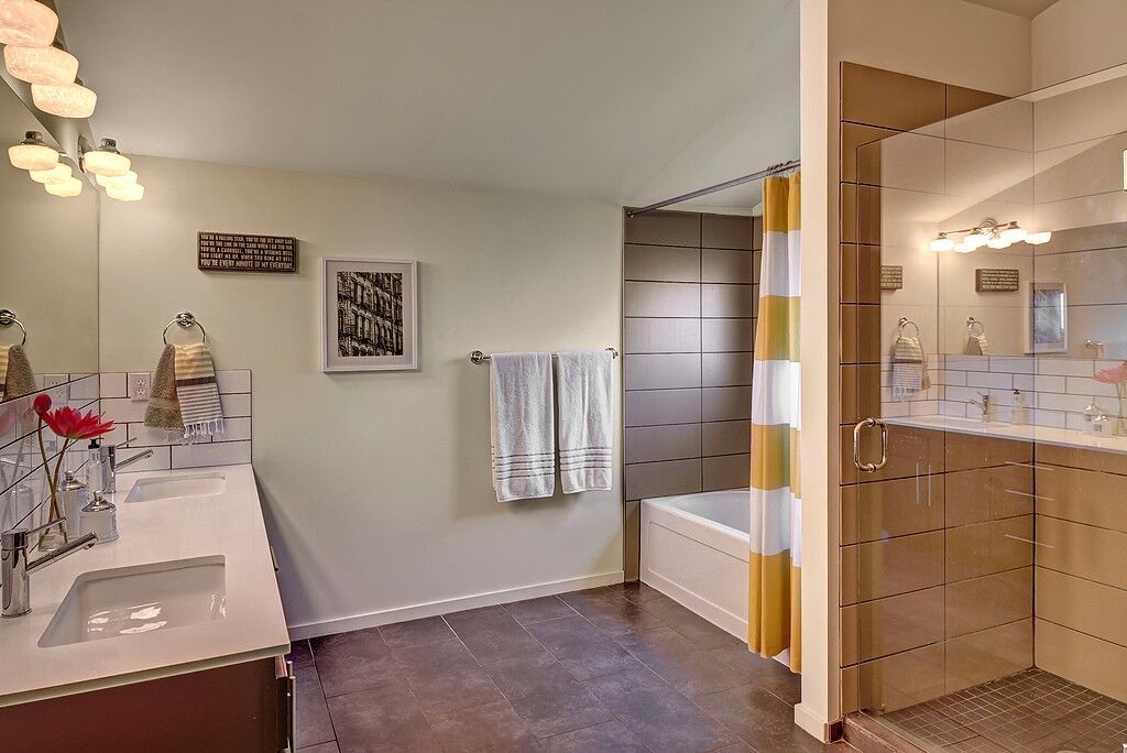 Property Photo: 2833 SW Yancy St WA 98126