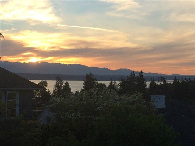 3055 Briarcliff Lane W  Seattle WA 98199 photo