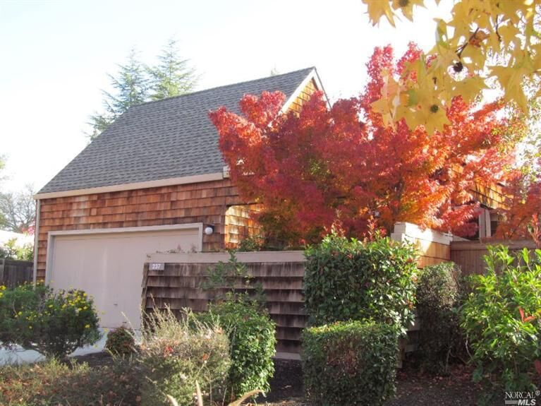 Property Photo:  237 Avenida Barbera Street  CA 95476 