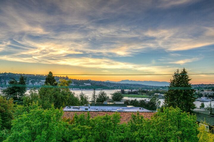 Property Photo: 250 E Roanoke St WA 98102