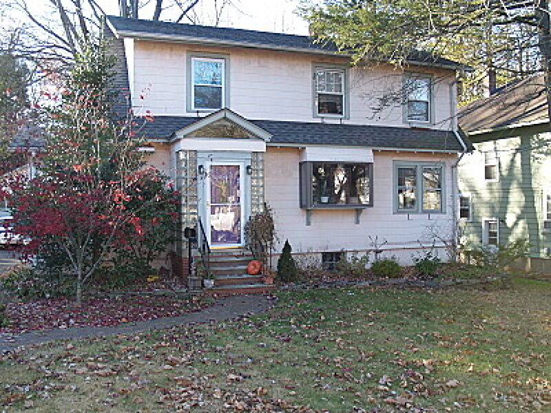 Property Photo:  42 Riverside Dr  NJ 07932 