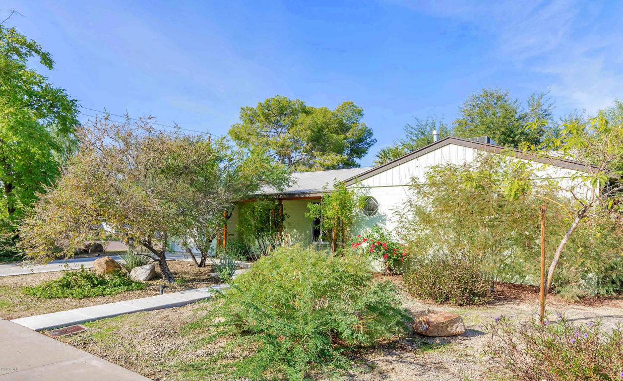 Property Photo: 1002 E Cavalier Drive AZ 85014