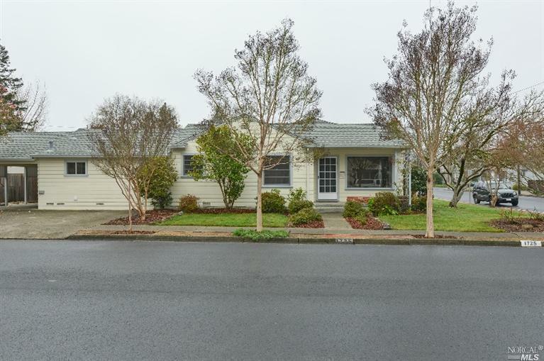 Property Photo: 1725 Beaver Street CA 95404