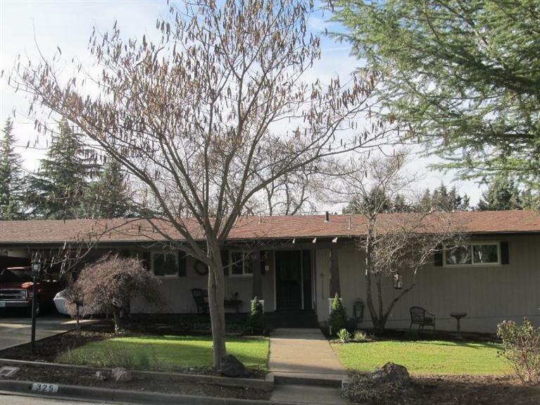 Property Photo: 325 Hillhouse Avenue OR 97504