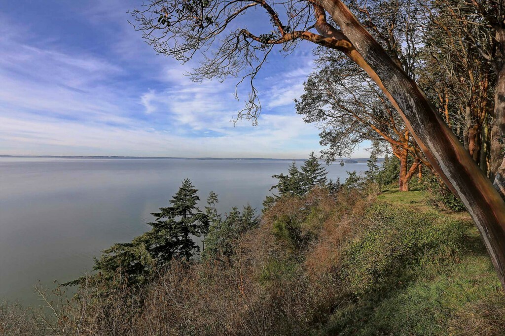 Property Photo:  653 Sunset Dr  WA 98282 