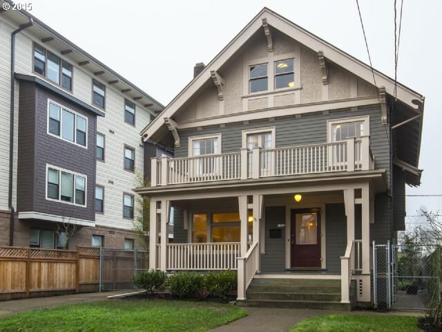 Property Photo:  1912 NE Couch St  OR 97232 