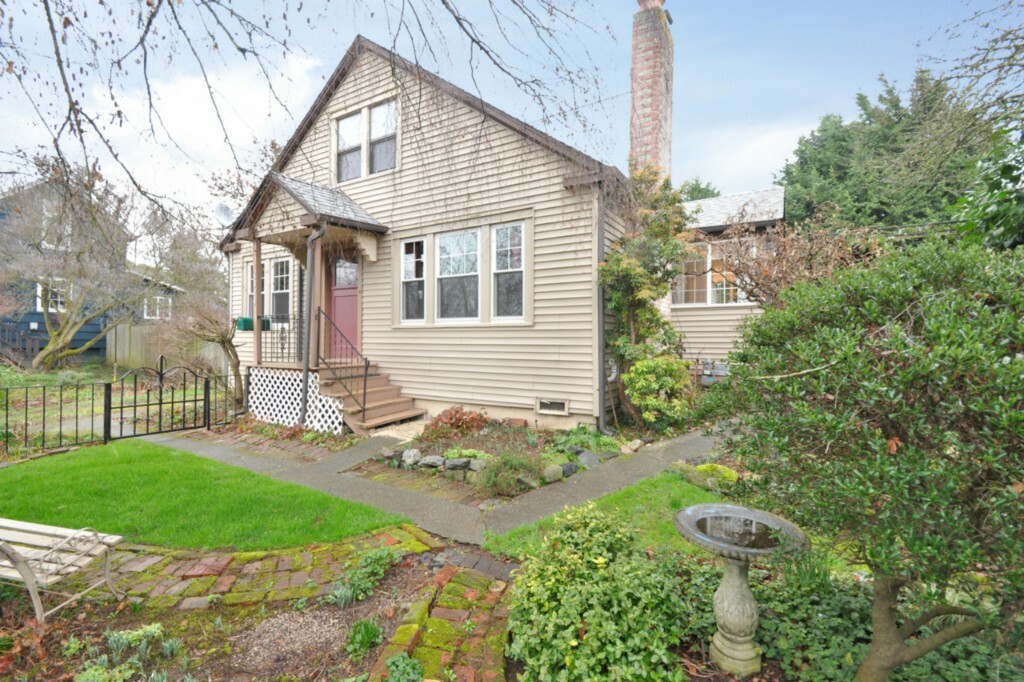 Property Photo: 5324 14th Ave S WA 98108