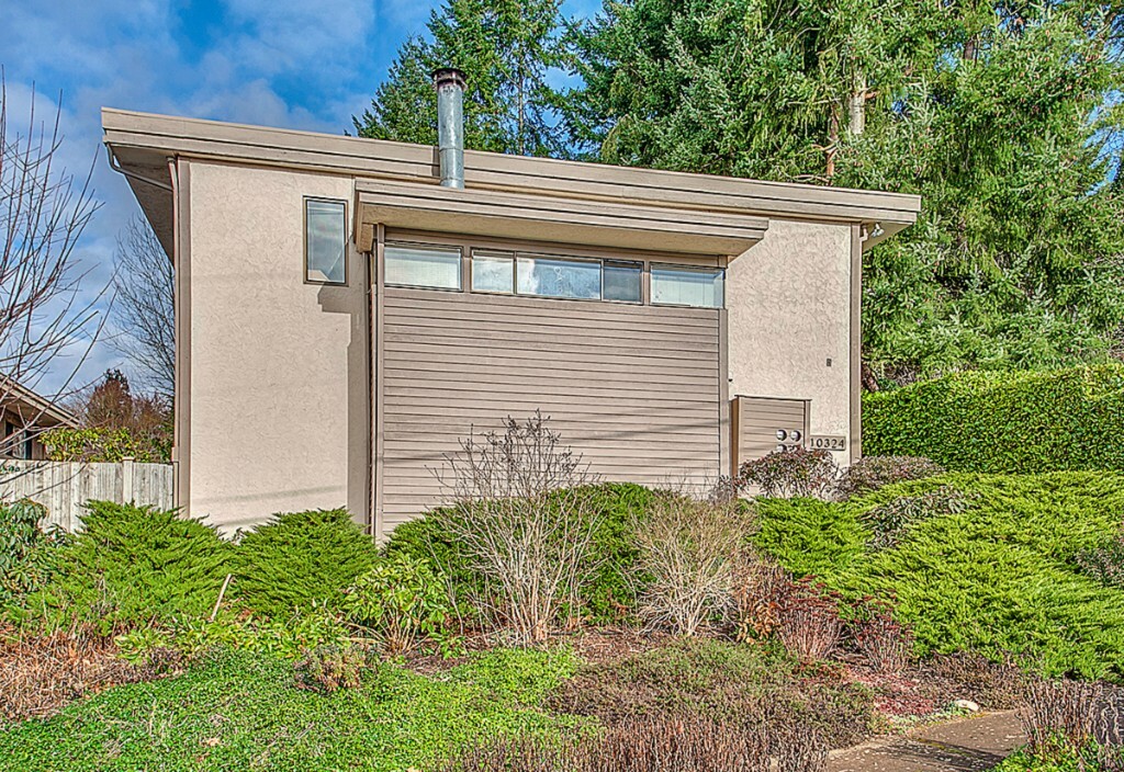 Property Photo:  10324 NE 186th St  WA 98011 