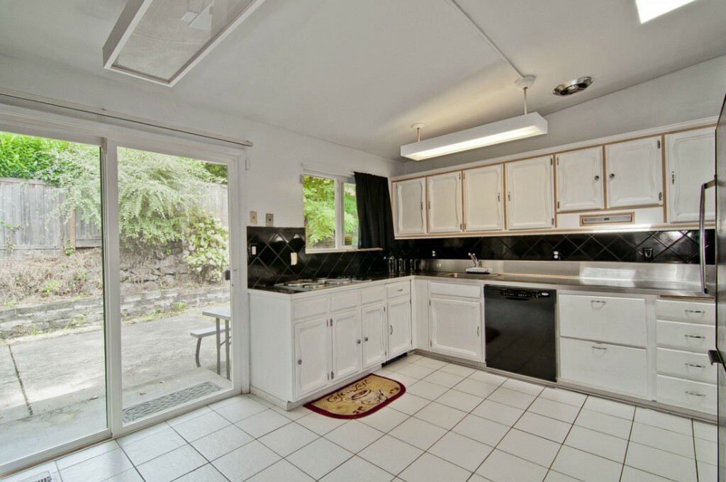 Property Photo:  16637 8th Place SW  WA 98166 