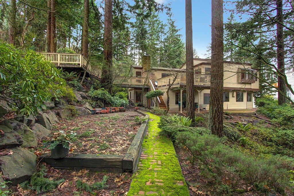 Property Photo: 19630 44th Place NE WA 98155