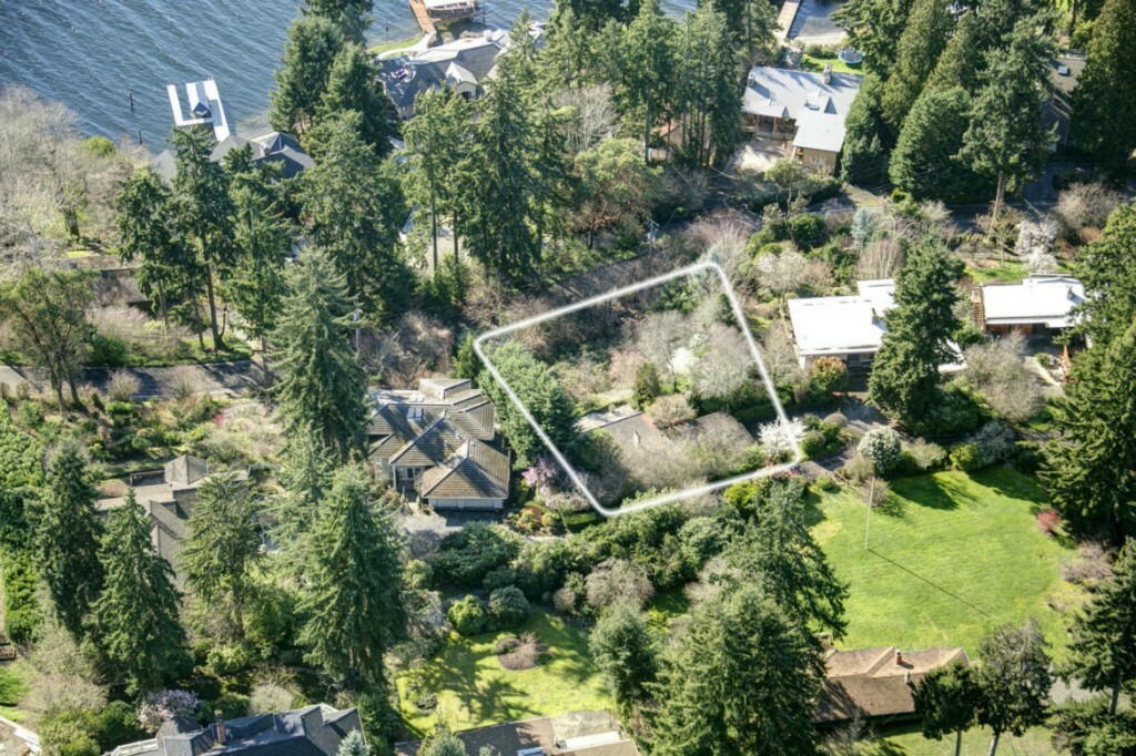 Property Photo:  2129 Blarney Place SE  WA 98004 