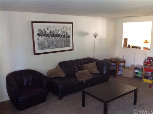 Property Photo: 941 S Downey Place 19 CA 92804