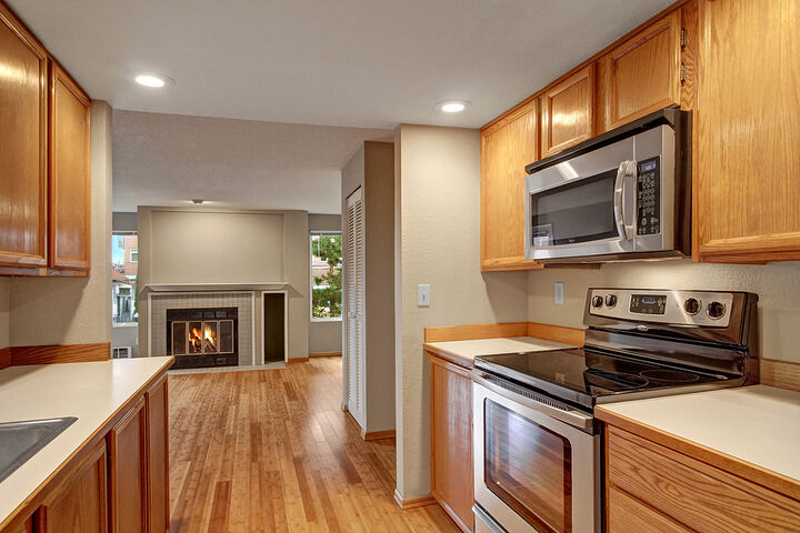 Property Photo:  5901 Phinney Ave N 109  WA 98103 