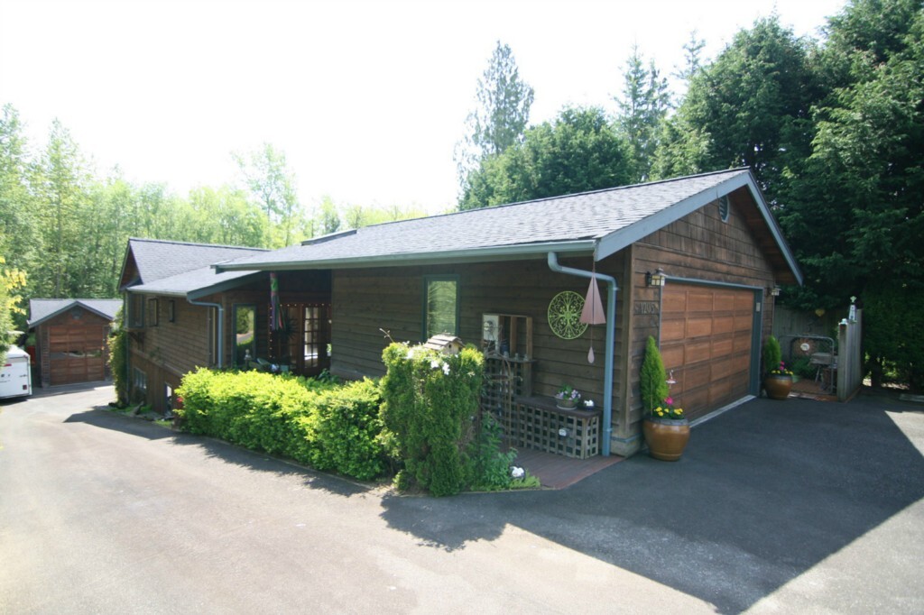 Property Photo: 1205 Paradise Wy WA 98248