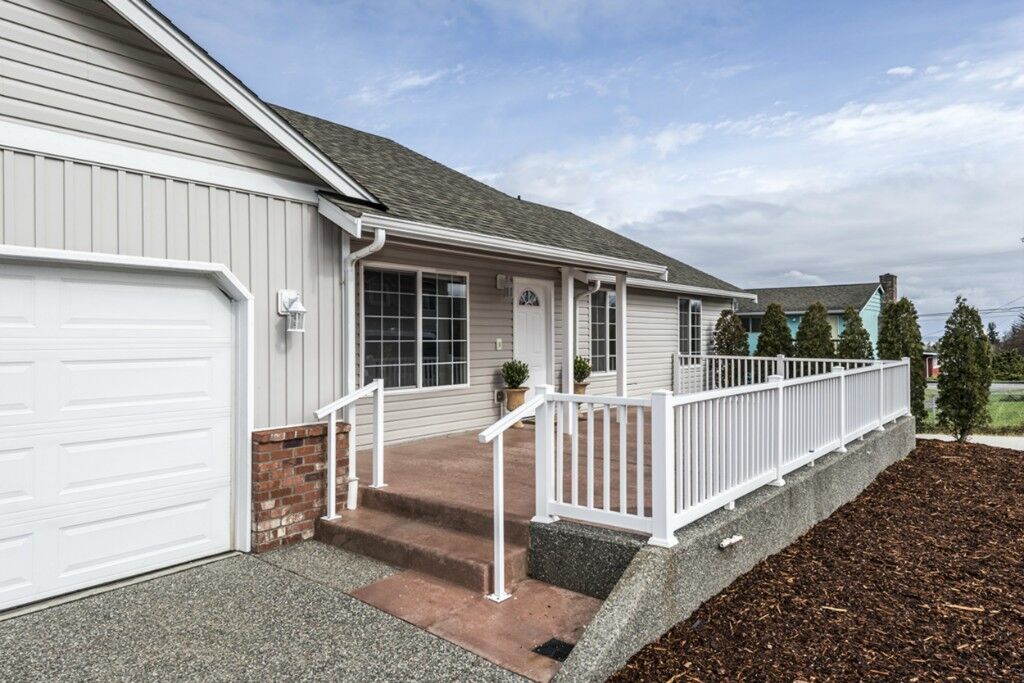 Property Photo:  1302 37th St  WA 98221 