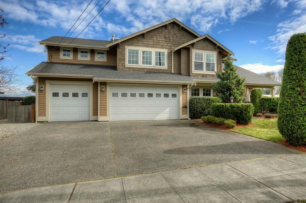 Property Photo:  2812 24th Ave W  WA 98199 