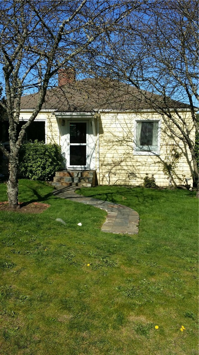 Property Photo: 4124 SW 104th St WA 98146