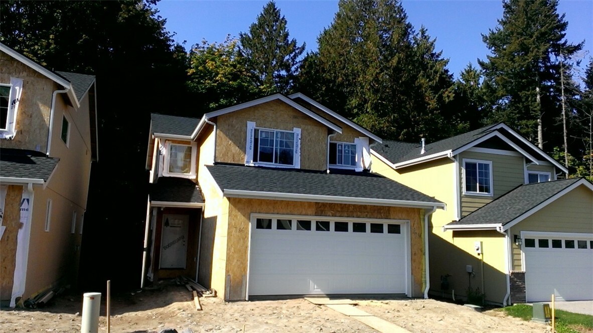 Property Photo:  786 Courage Ct SE  WA 98366 