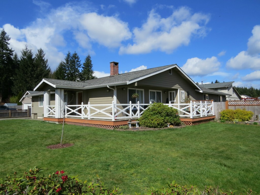 Property Photo:  70 Heatherwood Ct E  WA 98584 