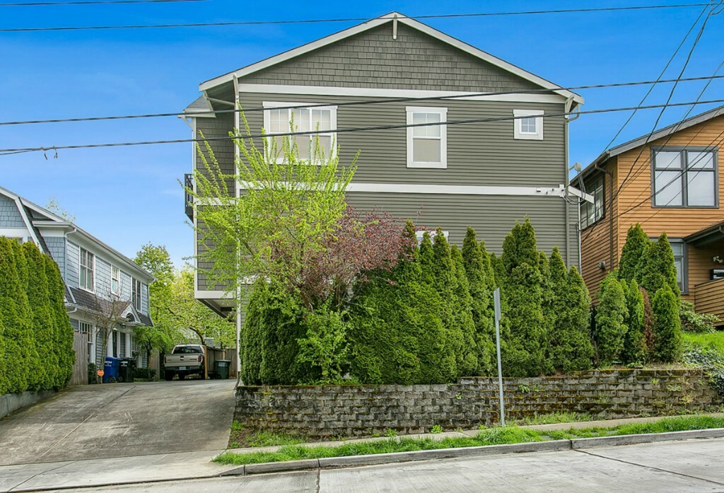 Property Photo: 2310 10th Ave E C WA 98102