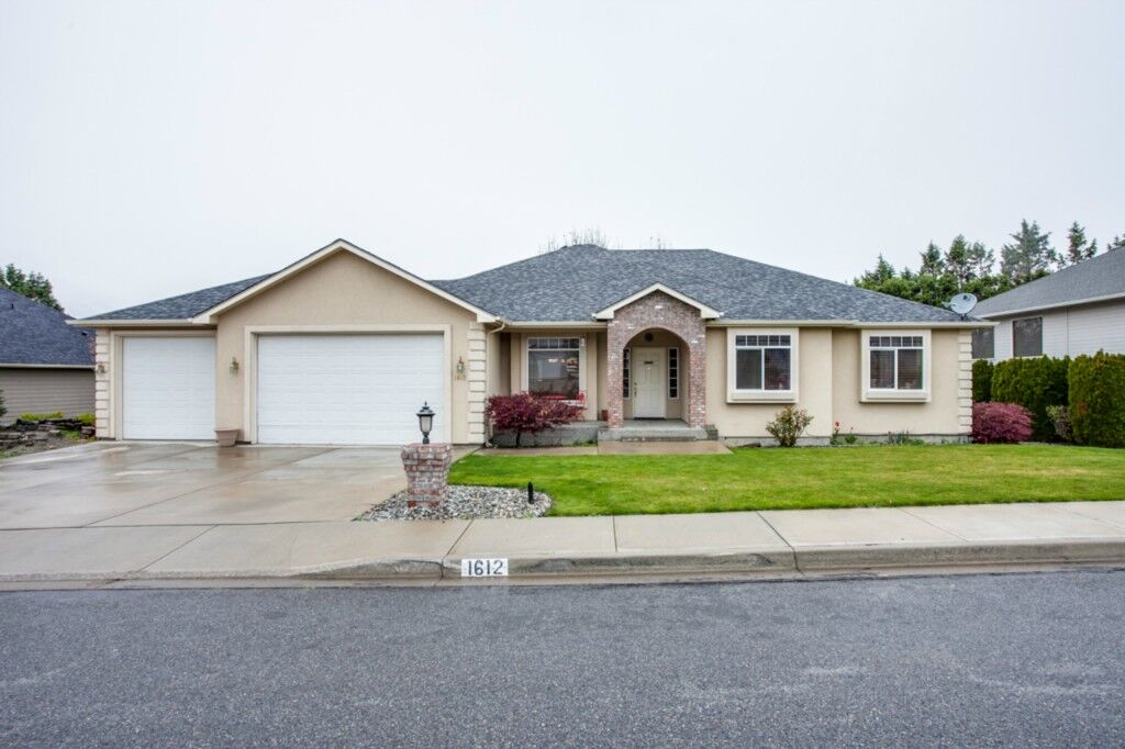 Property Photo:  1612 Hannah Wy  WA 98802