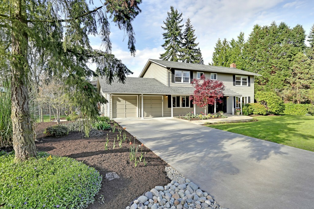 Property Photo: 8240 NE 25th St WA 98039