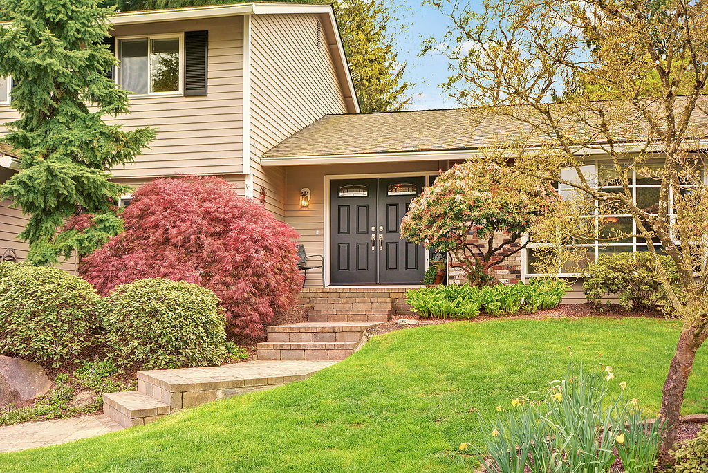 Property Photo:  19107 SE 45th St  WA 98027 