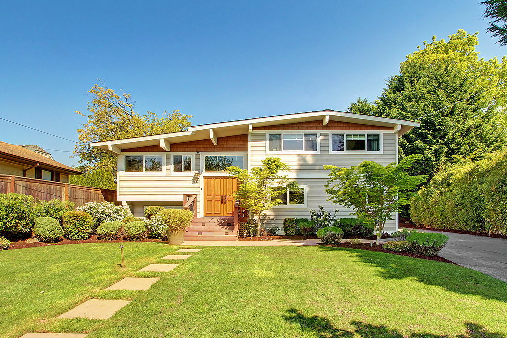 Property Photo: 3214 S Washington St WA 98144