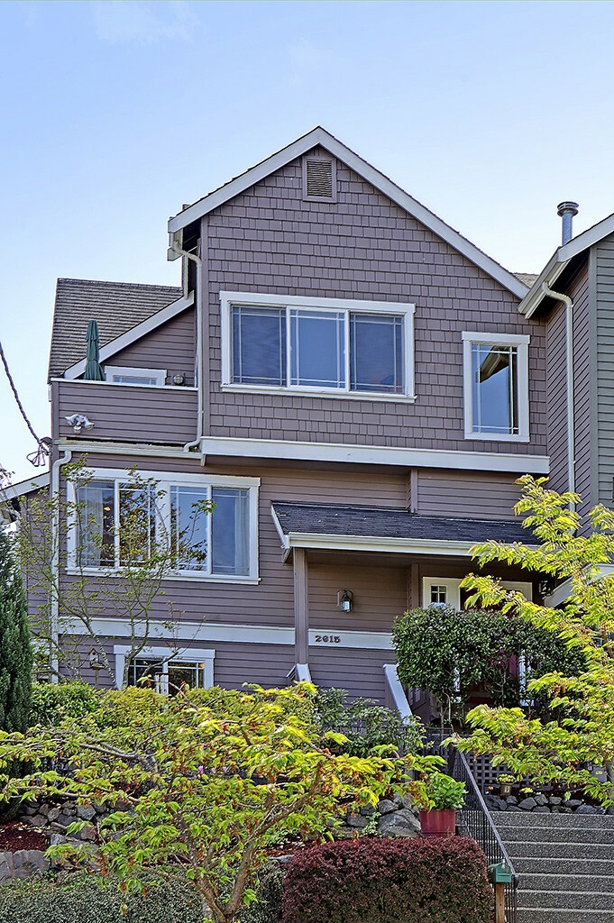 Property Photo:  2615 E Howell St  WA 98122 