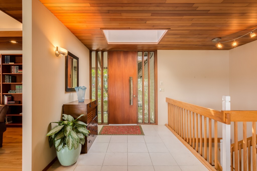 Property Photo:  9420 SE 54th St  WA 98040 