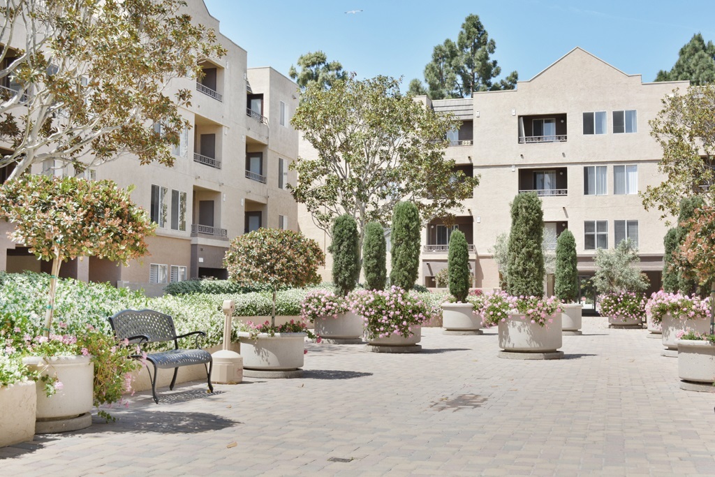 Property Photo: 8889 Caminito Plaza Centro 7423 CA 92122