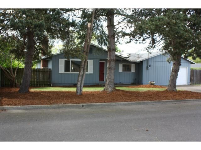 Property Photo: 455 N 8th St OR 97446