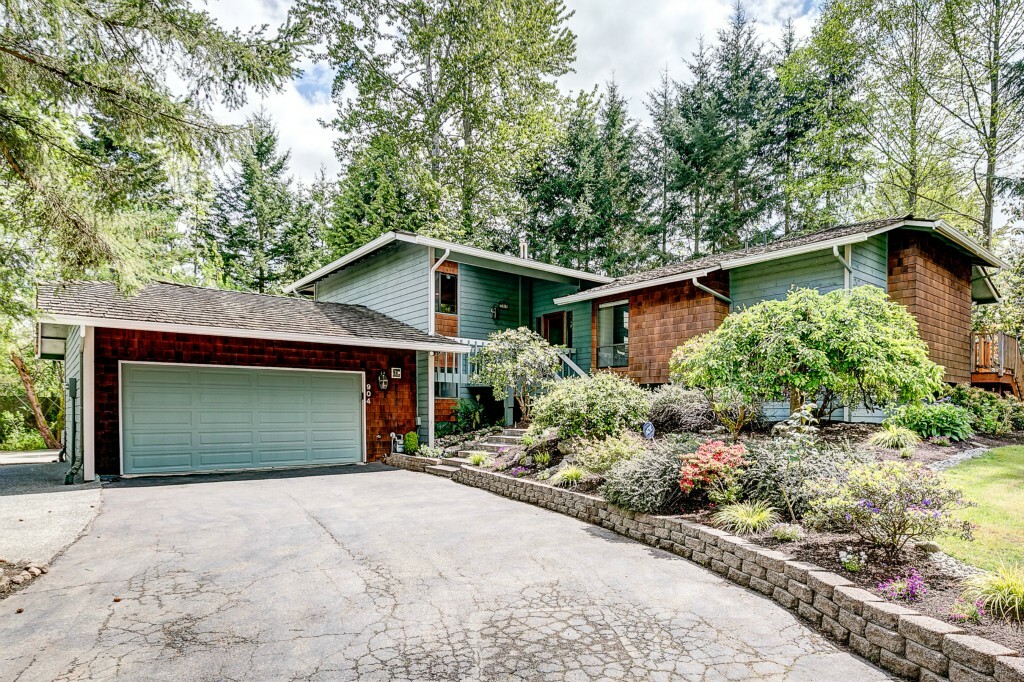 Property Photo:  904 147th Lane NE  WA 98007 