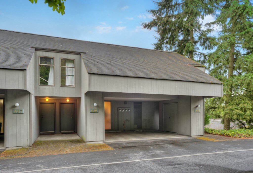 Property Photo: 6742 137th Ave NE 426 WA 98052