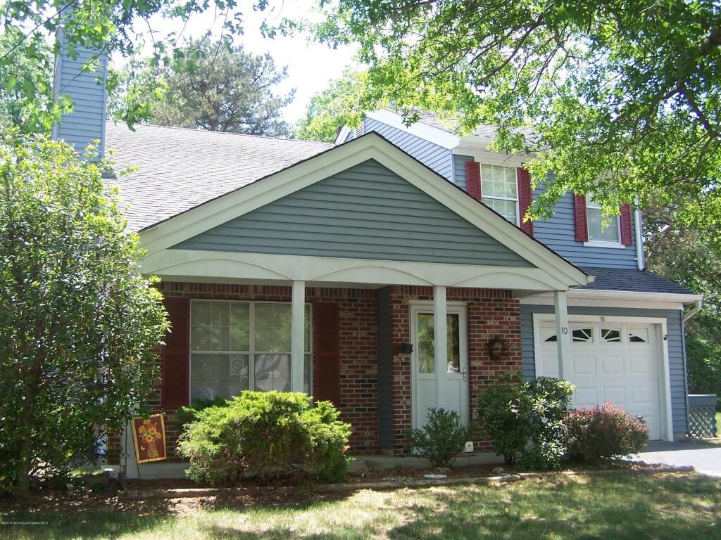 Property Photo:  10 Tamarack Court  NJ 08005 