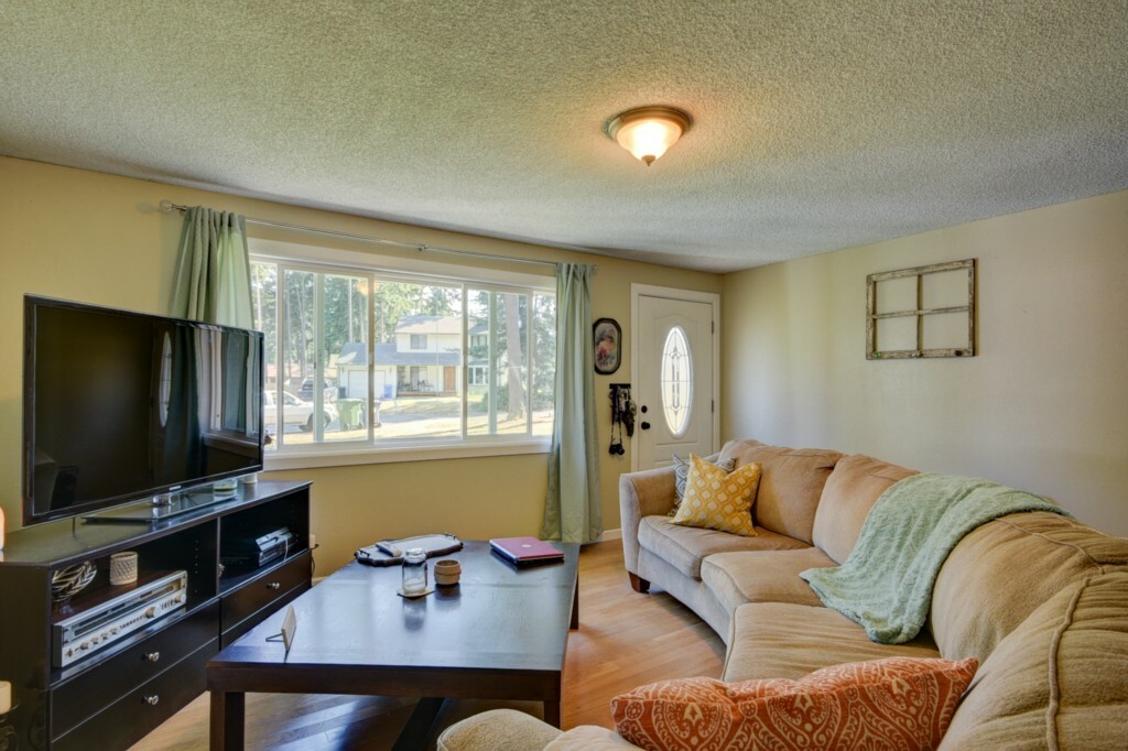 Property Photo:  286 NW 7th Ct  WA 98277 