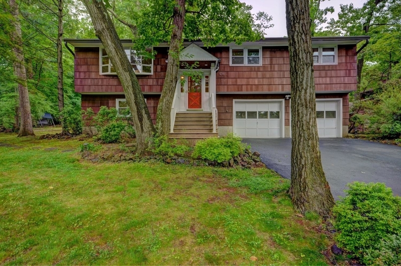 Property Photo:  1016 Walcutt Dr  NJ 08807 