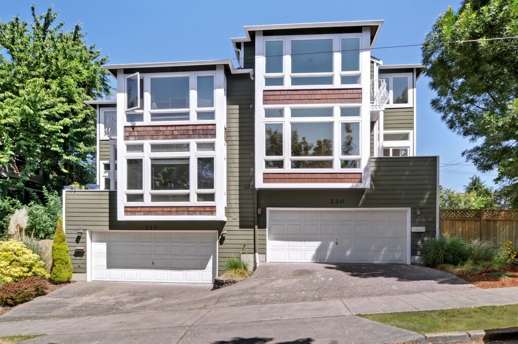 Property Photo: 220 E Boston St WA 98102