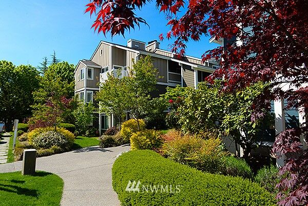 Property Photo: 300 N 130th Street 7306 WA 98133