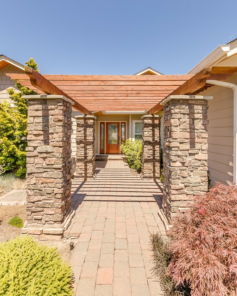 Property Photo: 1103 Morgan Wy WA 98282