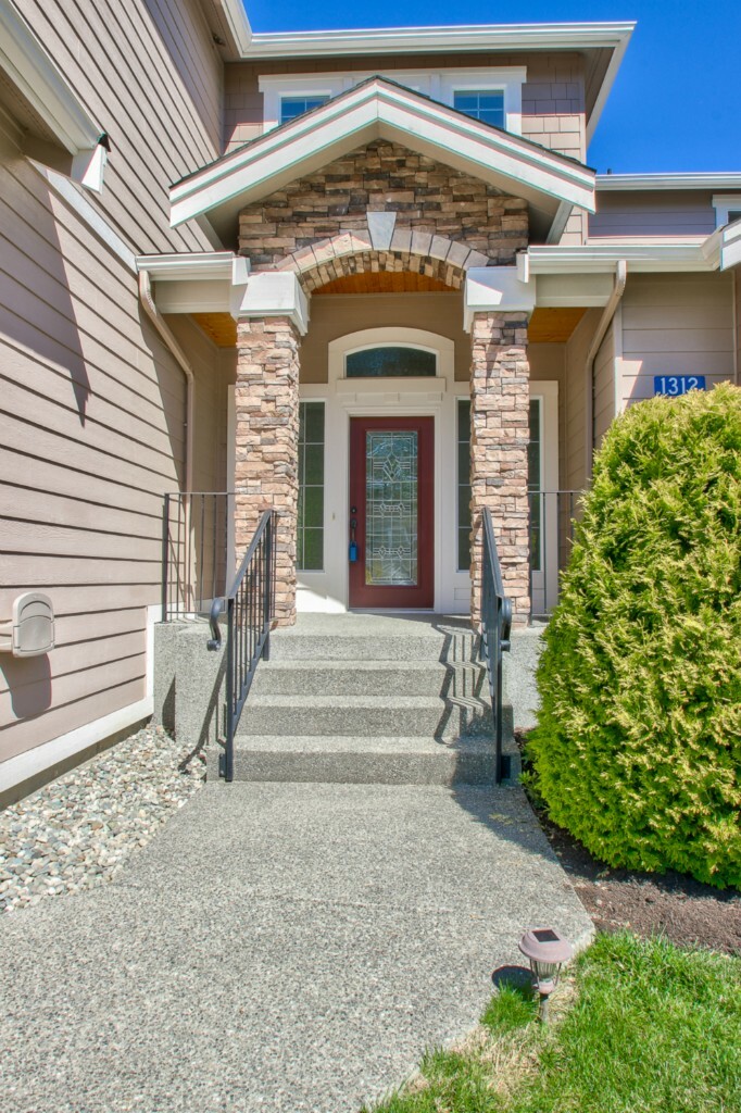 Property Photo:  1312 N 43rd Place  WA 98273 